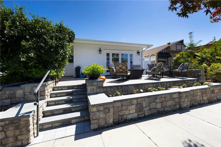 Welcome to 412.5 Dahlia Ave!