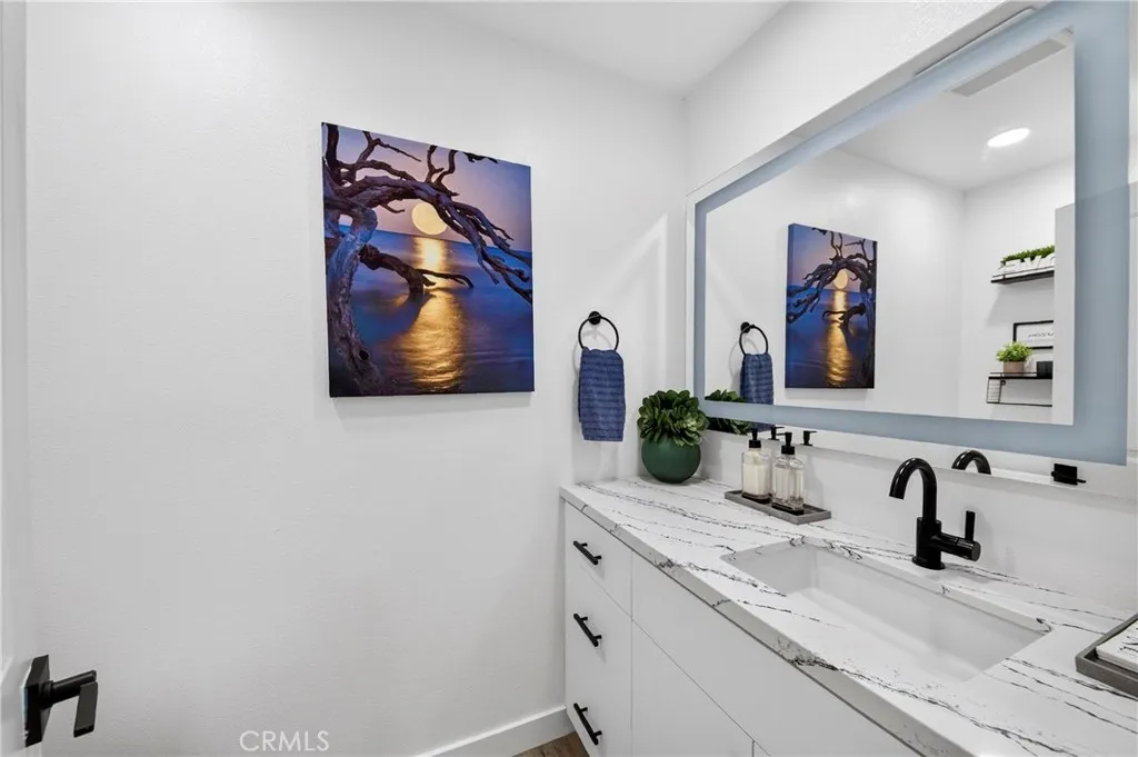 1/2 bath in Hallway 1/2 bath in Hallway