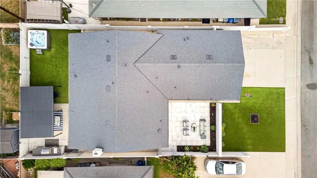 One house - two inviting entertaining areas One house - two inviting entertaining areas