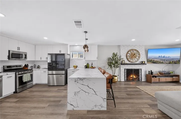Open Concept, great room and kitchen