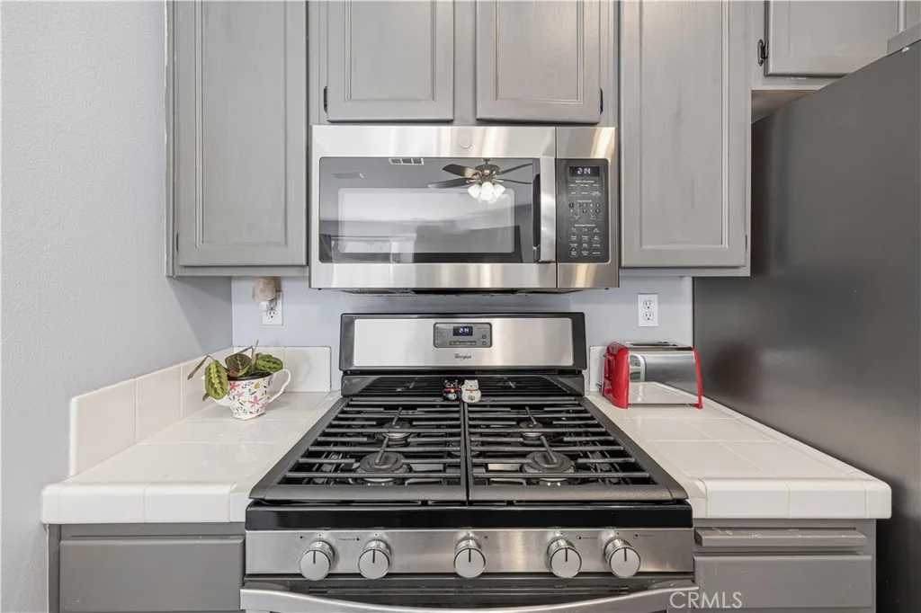 Stainless steel appliances included. Stainless steel appliances included.