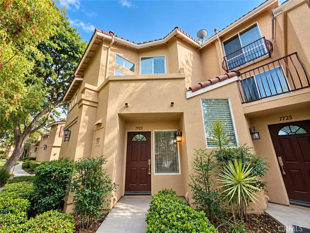 End unit with private entrance End unit with private entrance