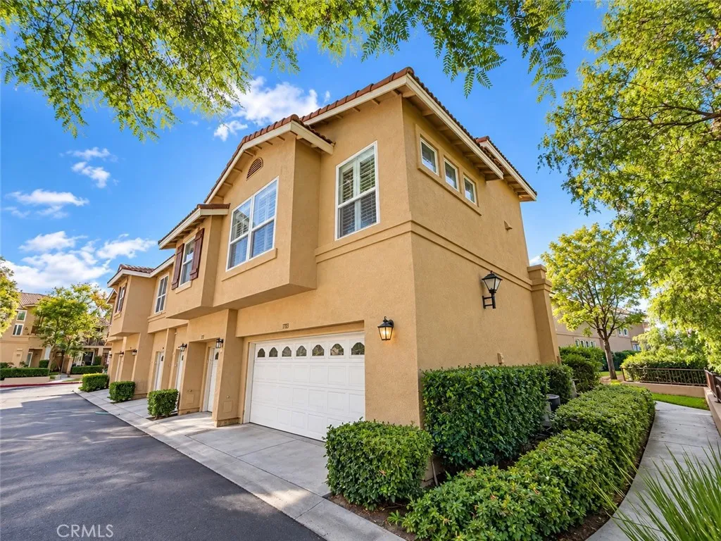 End unit with no one above or below and 2-car garage End unit with no one above or below and 2-car garage