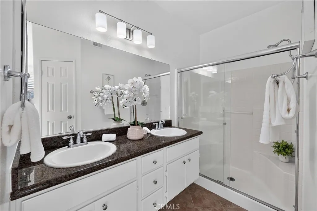Primary ensuite - dual sinks with granite counter tops Primary ensuite - dual sinks with granite counter tops