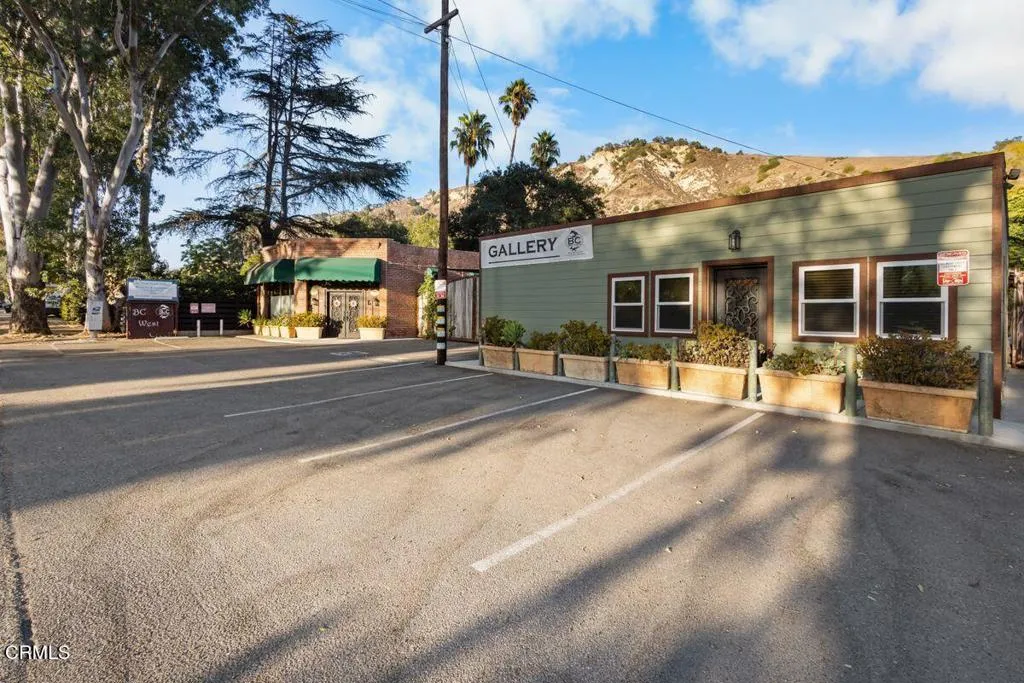 8672 N Ventura Ave
