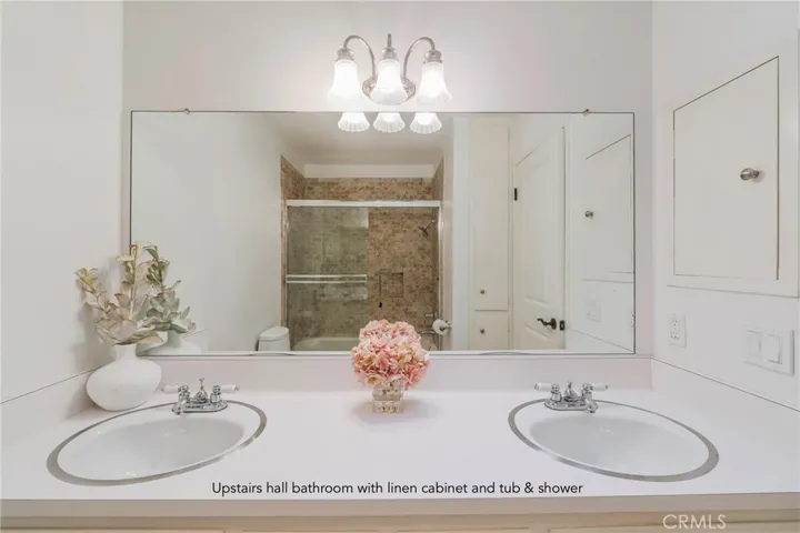 Upstairs secondary bathroom with tub/shower