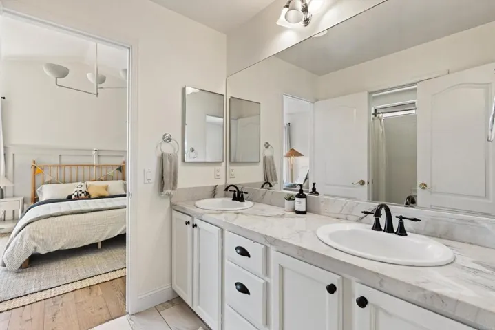 Jack & Jill Bath