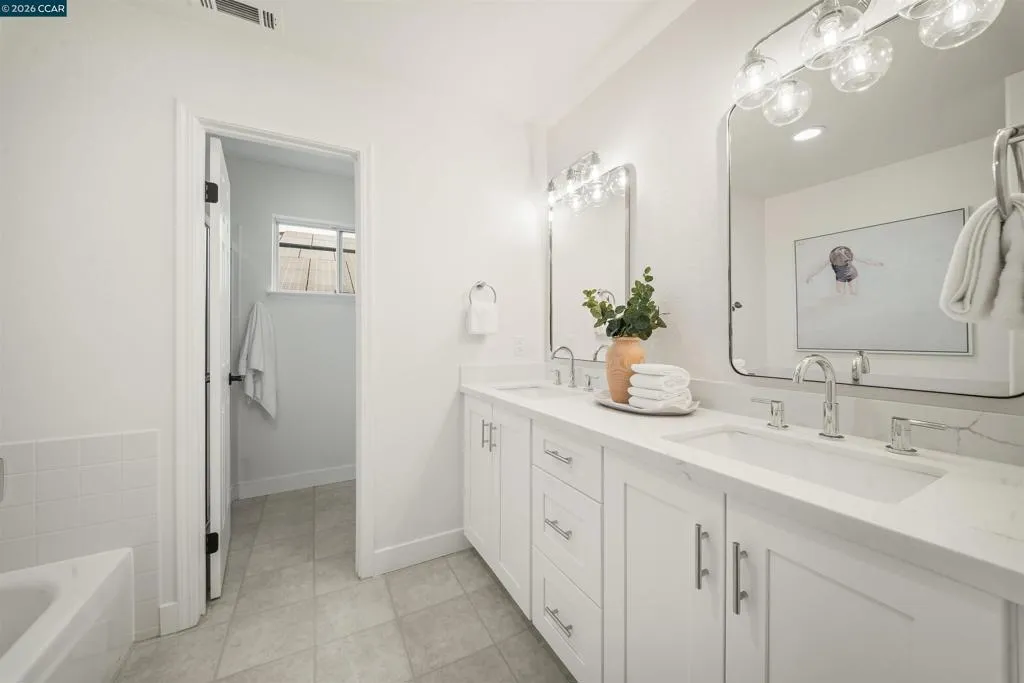 Hallway Full Bathroom Hallway Full Bathroom
