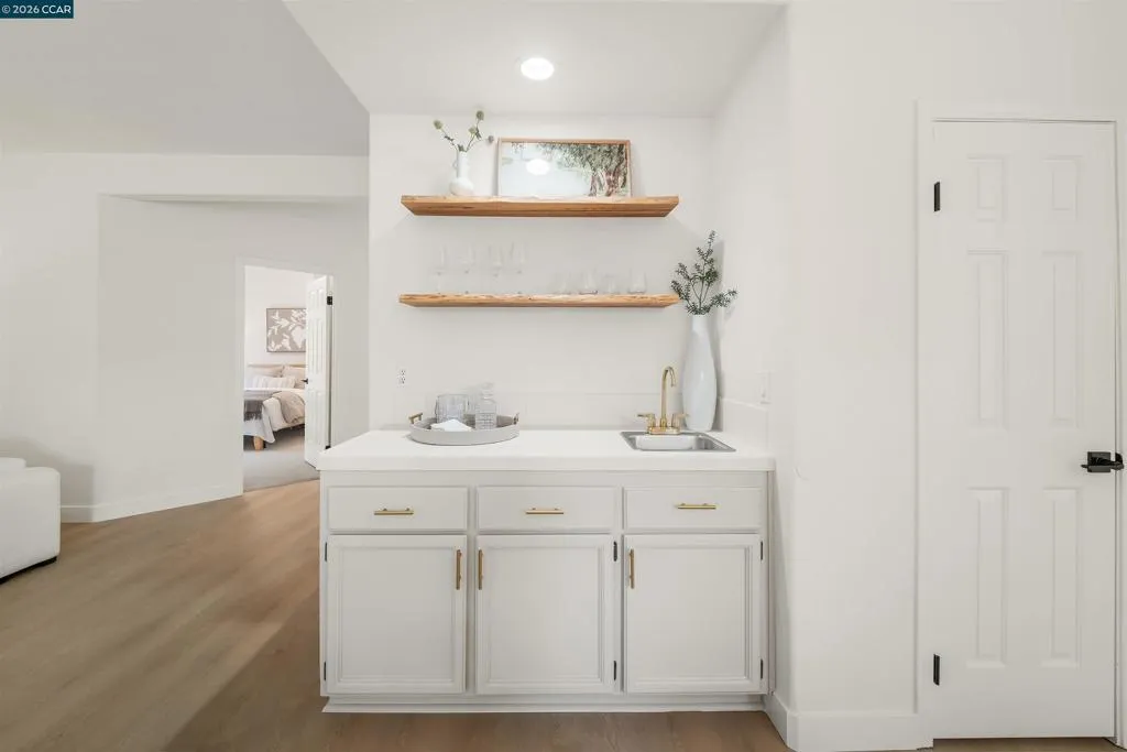 Coffee/Beverage Wet Bar Coffee/Beverage Wet Bar