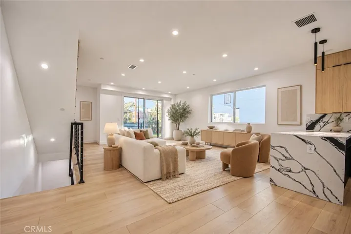 11730 Gilmore, North Hollywood, California 91606 — photo 5