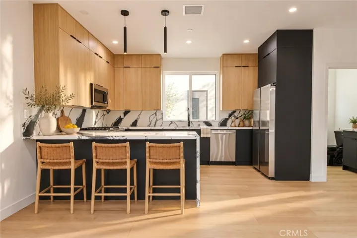 11730 Gilmore, North Hollywood, California 91606 — photo 4