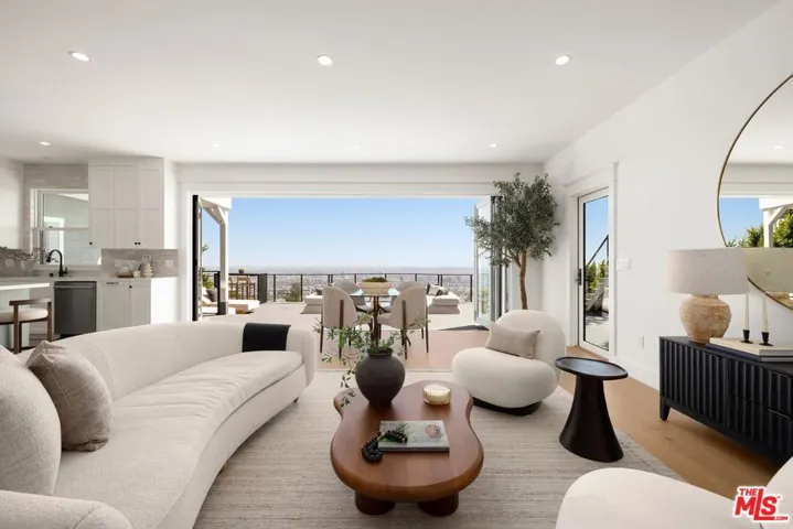 8446 Grand View Drive, Los Angeles, California 90046 — photo 4