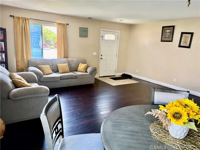 423 Madrid, Hemet, California 92545 — photo 5