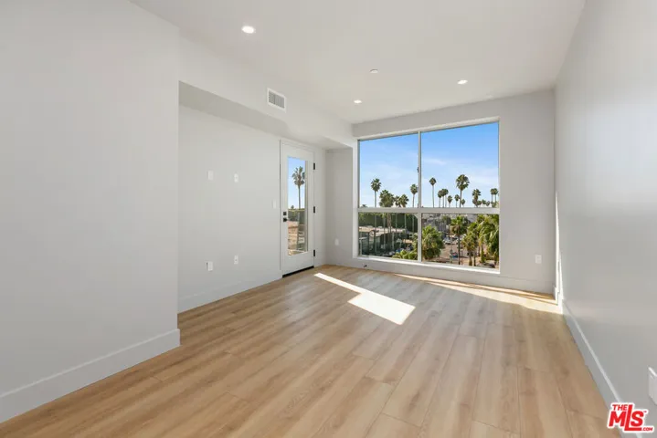 12431 Rochester Avenue 102, Los Angeles, California 90025 — photo 4