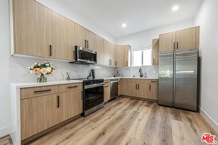 4443 Auckland Avenue, Los Angeles, California 91602 — photo 5