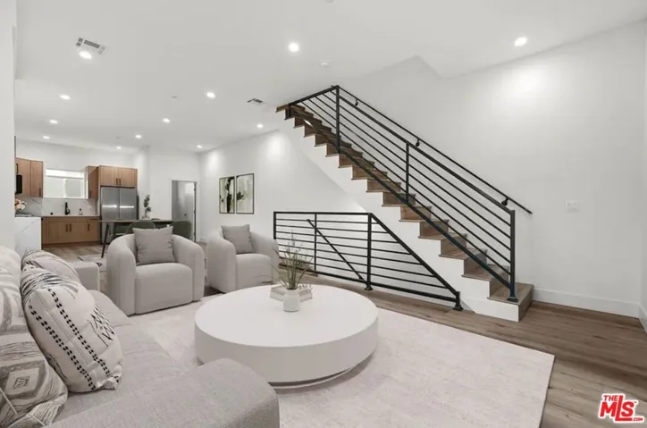 4443 Auckland Avenue, Los Angeles, California 91602 — photo 4