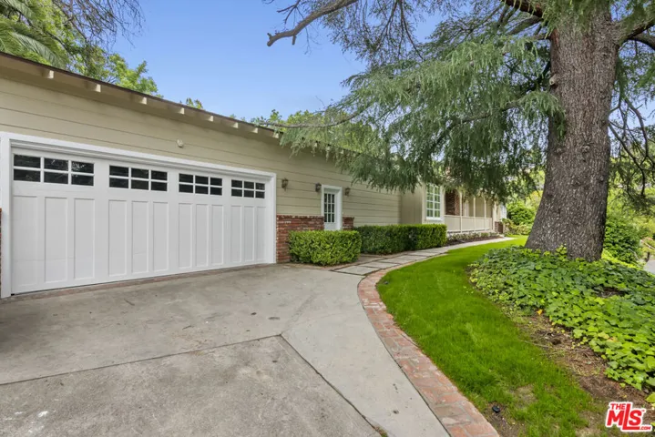 18080 Karen Drive, Encino, California 91316 — photo 5