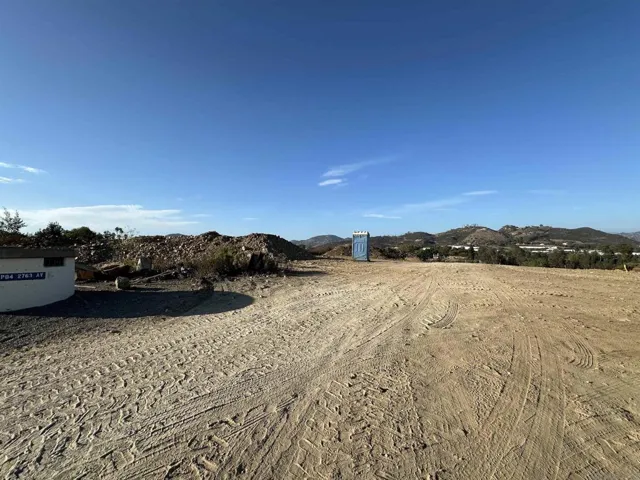 1656 Siddall Drive, Vista, California 92084 — photo 5