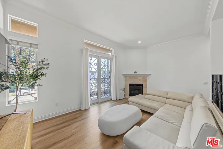681 S Norton Avenue 103, Los Angeles, California 90005 — photo 4