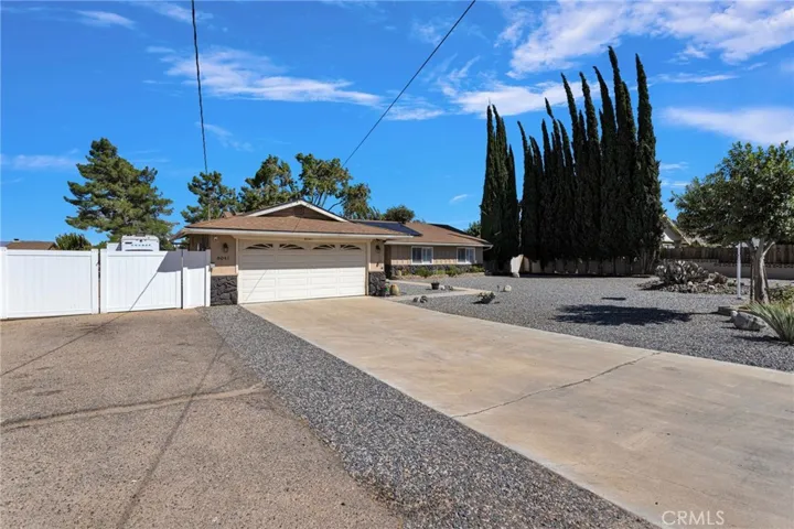 8041 Kingston, Hesperia, California 92345 — photo 5