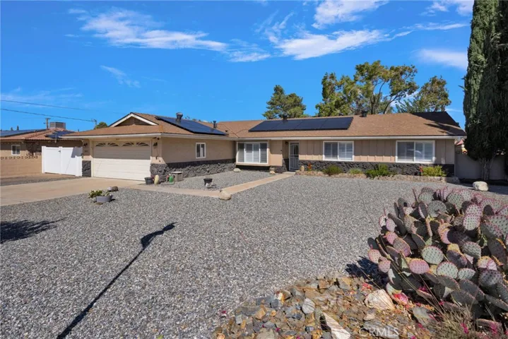 8041 Kingston, Hesperia, California 92345 — photo 4