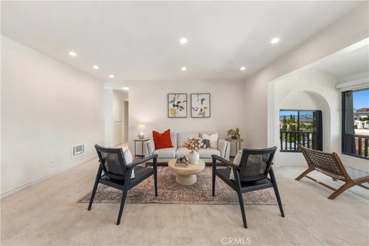 2530 Clairemont Drive 301, San Diego, California 92117 — photo 4