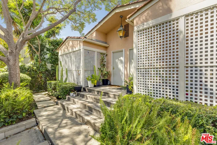 5913 Willoughby Avenue, Los Angeles, California 90038 — photo 5