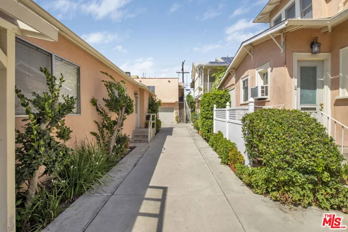 5913 Willoughby Avenue, Los Angeles, California 90038 — photo 4