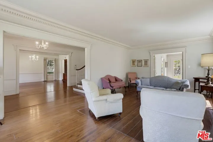 520 S Irving Boulevard, Los Angeles, California 90020 — photo 4