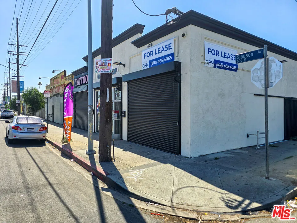676 W Slauson Ave
