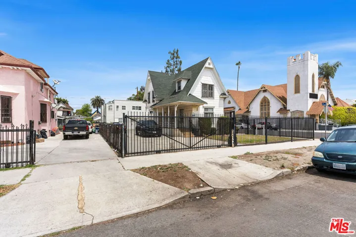 933 E 28th Street, Los Angeles, California 90011 — photo 5
