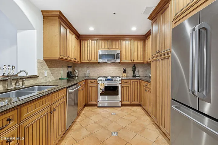 13308 Valleyheart Drive 404, Sherman Oaks, California 91423 — photo 4