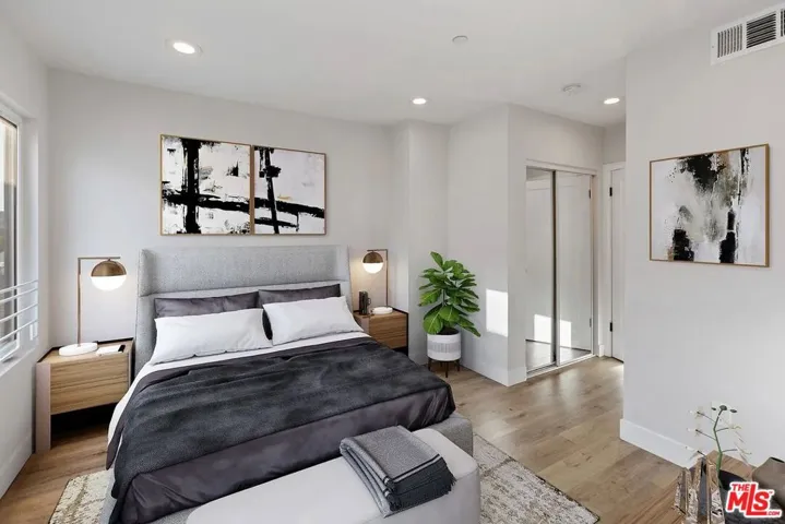 1724 Menlo Avenue 2, Los Angeles, California 90006 — photo 5