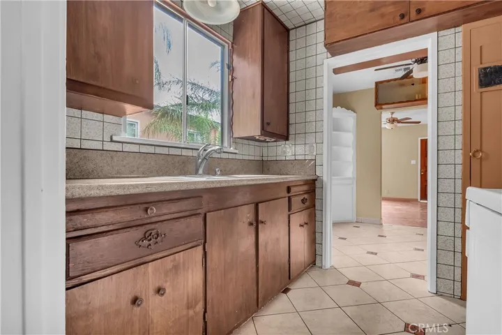 1877 Lansdowne, Los Angeles, California 90032 — photo 4