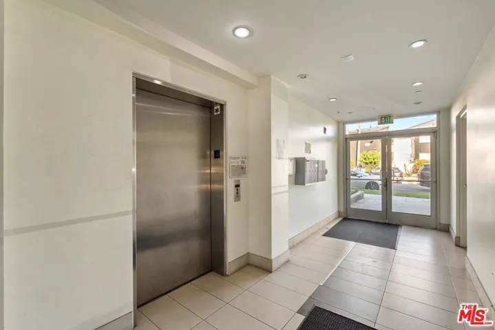 201 N Manhattan Place, Los Angeles, California 90004 — photo 5