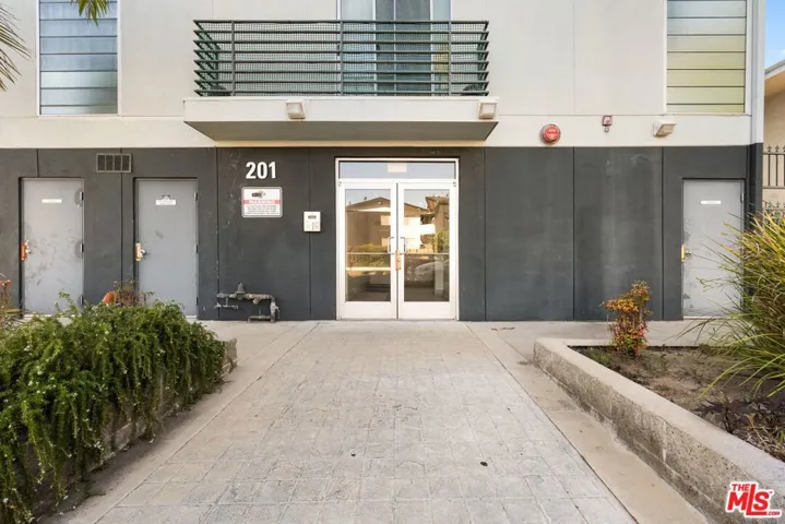 201 N Manhattan Place, Los Angeles, California 90004 — photo 4