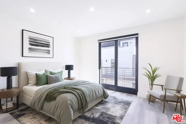 11800 Courtleigh Drive 203, Los Angeles, California 90066 — photo 4
