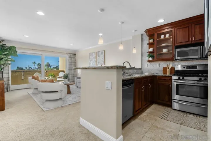 7411 Herschel 3f, La Jolla, California 92037 — photo 5