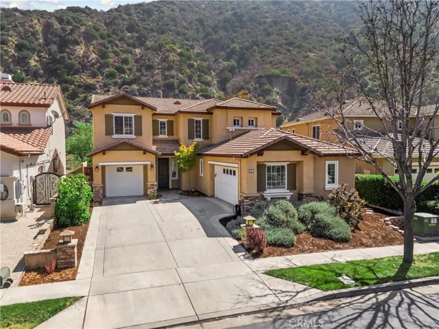 Exterior Front Yard