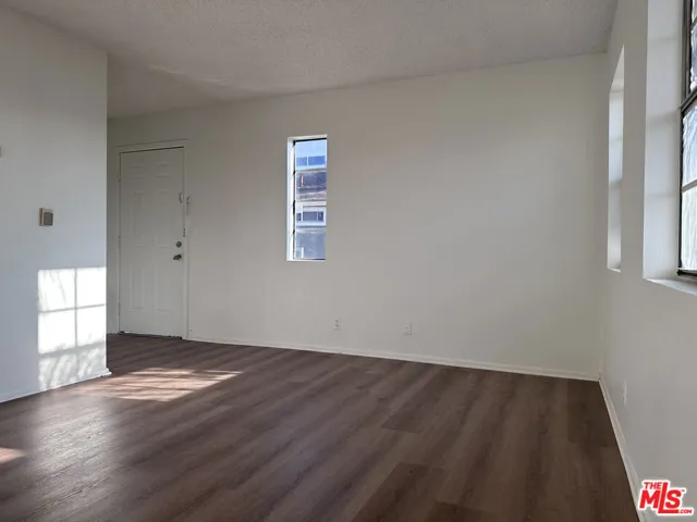 138 N Mariposa Avenue C, Los Angeles, California 90004 — photo 4