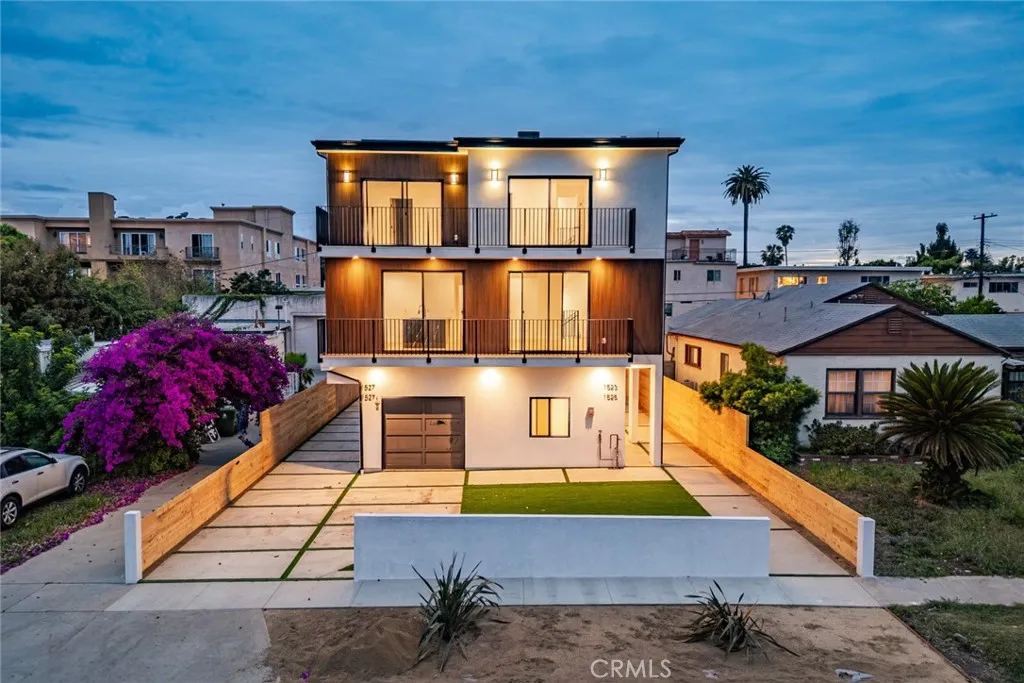 1525 S Carmelina