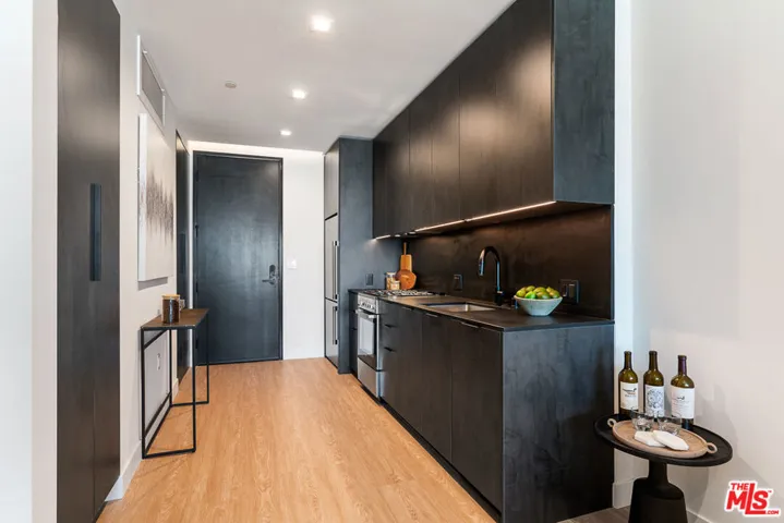 3688 Overland Avenue 617, Los Angeles, California 90034 — photo 4