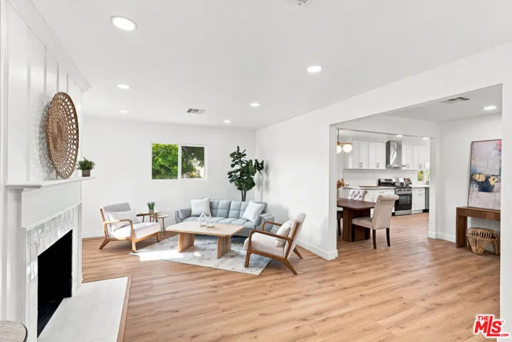 7800 S Victoria Avenue, Los Angeles, California 90043 — photo 5