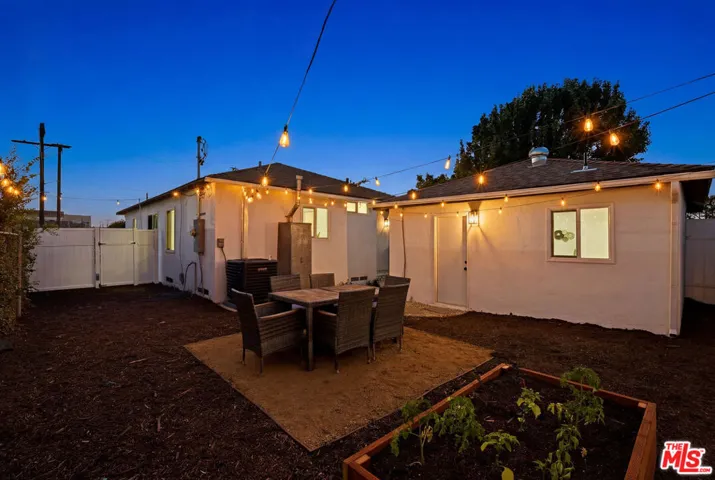 7800 S Victoria Avenue, Los Angeles, California 90043 — photo 4