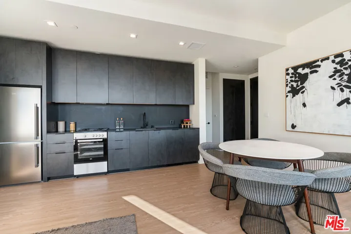 3688 Overland Avenue 404, Los Angeles, California 90034 — photo 4