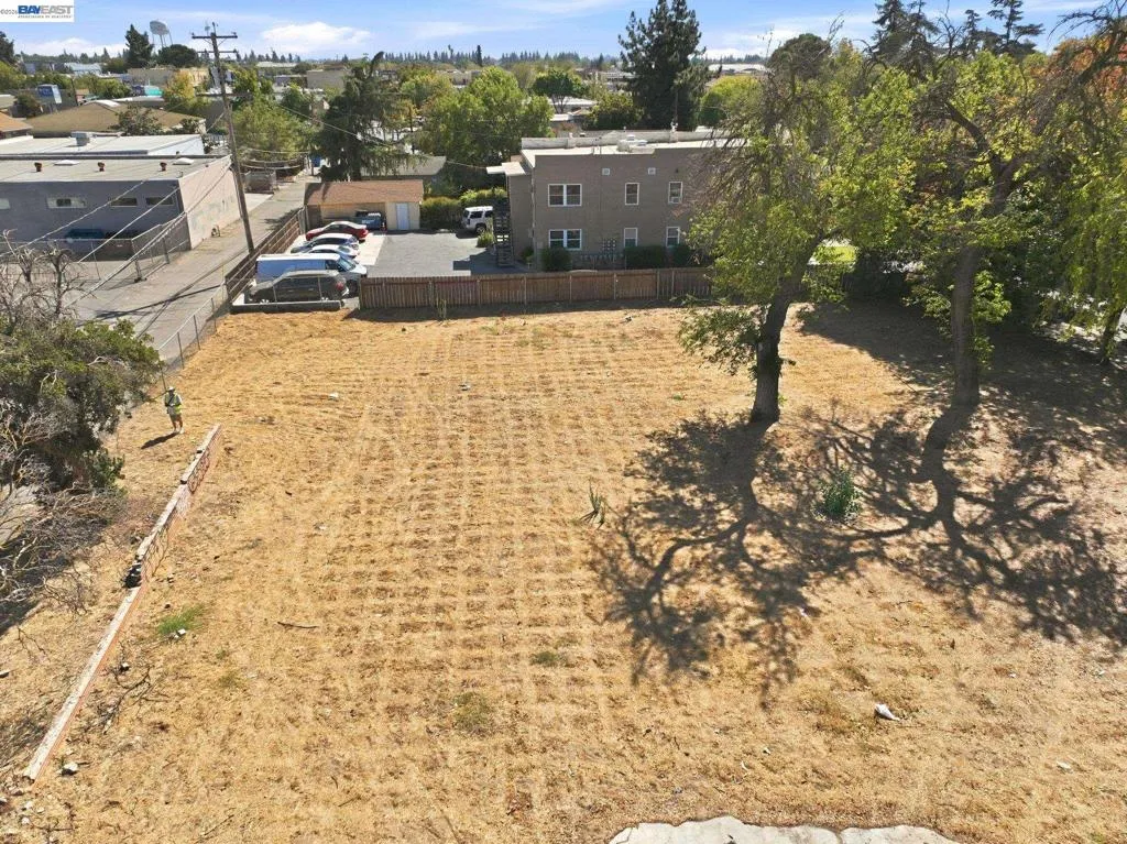 234 N Maple Ave