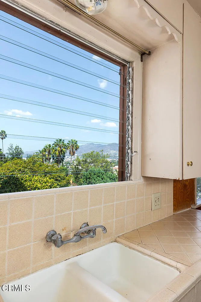 1341 Cambridge Dr 009-mls