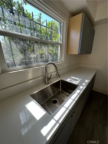 153 W 46th, Los Angeles, California 90037 — photo 4