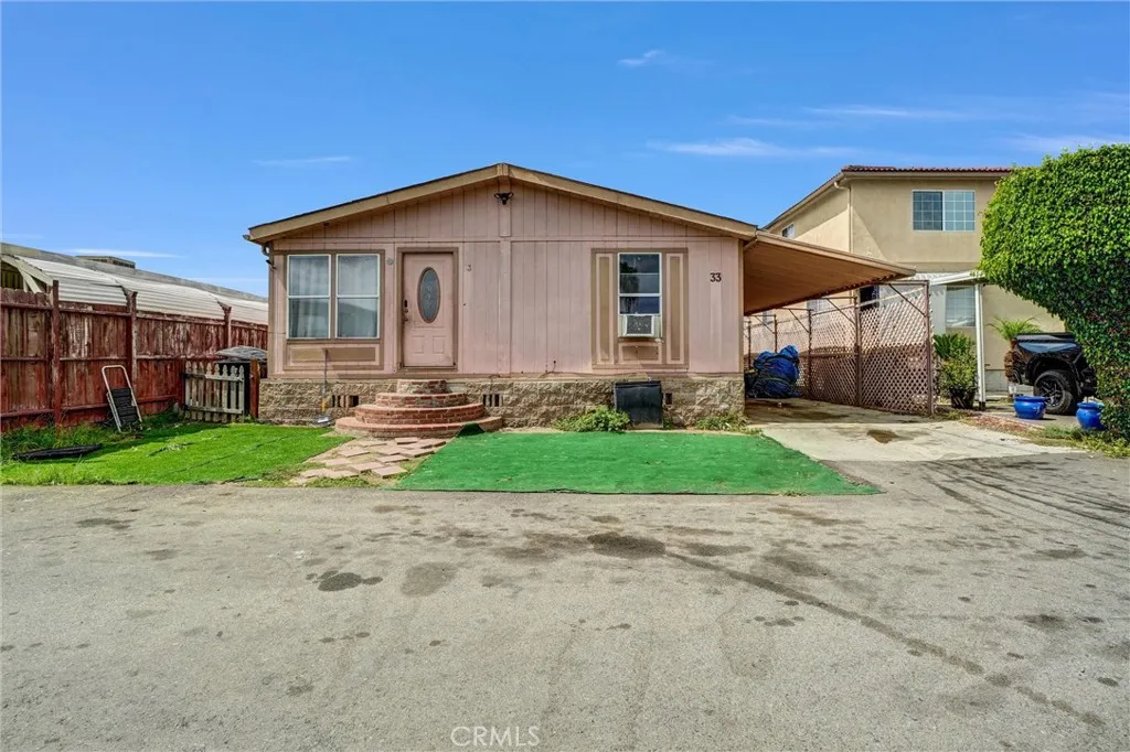 5450 N Paramount