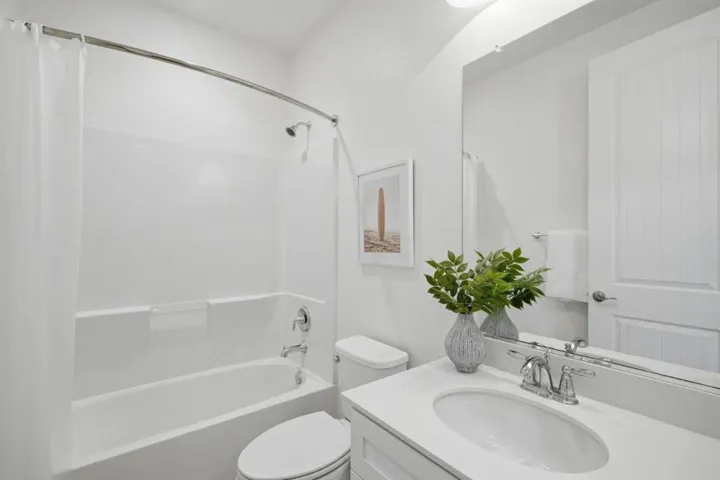 Top Floor Hall Bath